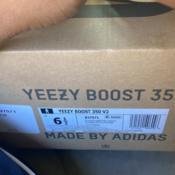 Yeezy boost 350 2v mid condition fairly new only worn twice - Picture 3 of 3